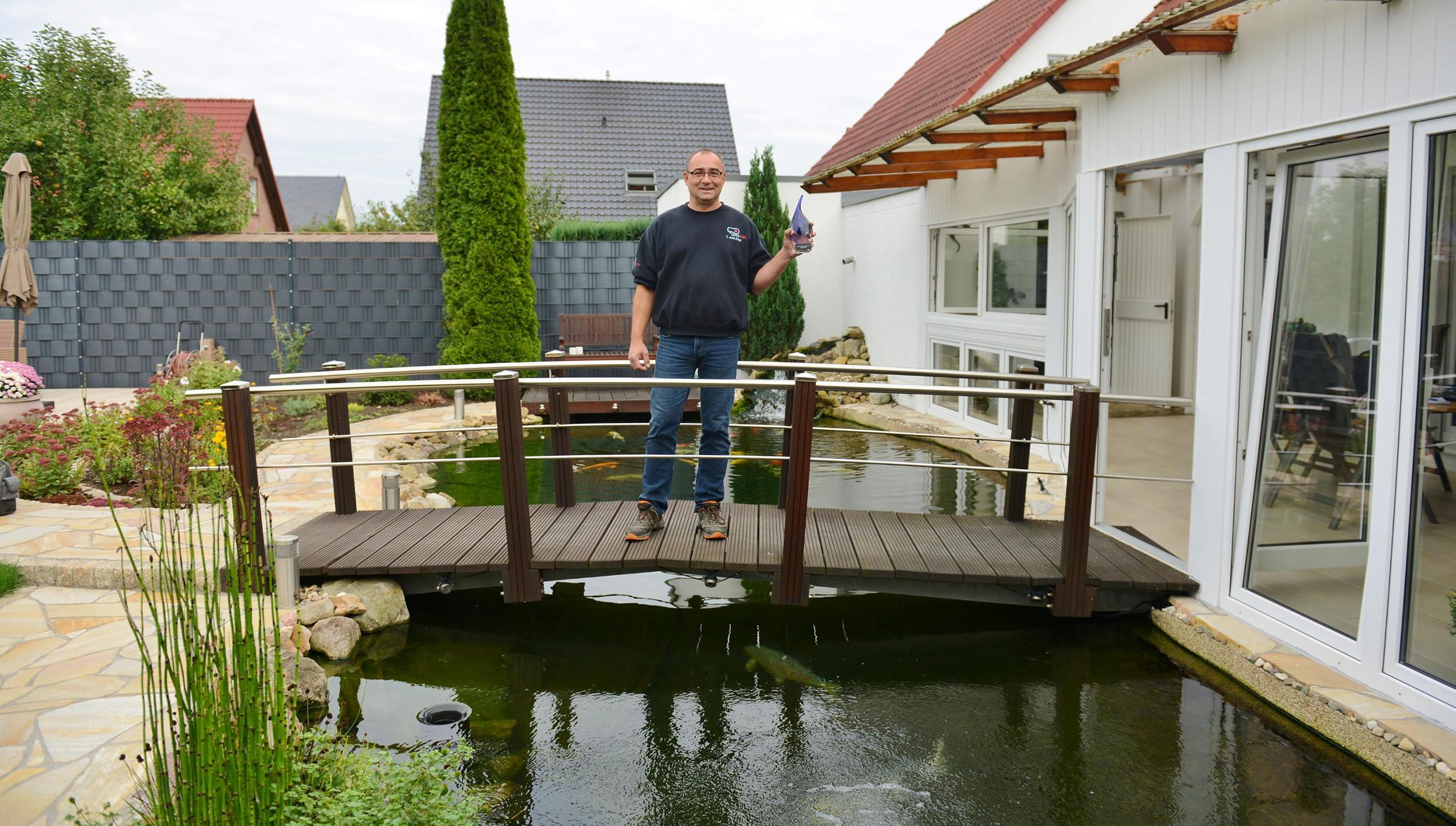 Schöner Teich schöne Brücke